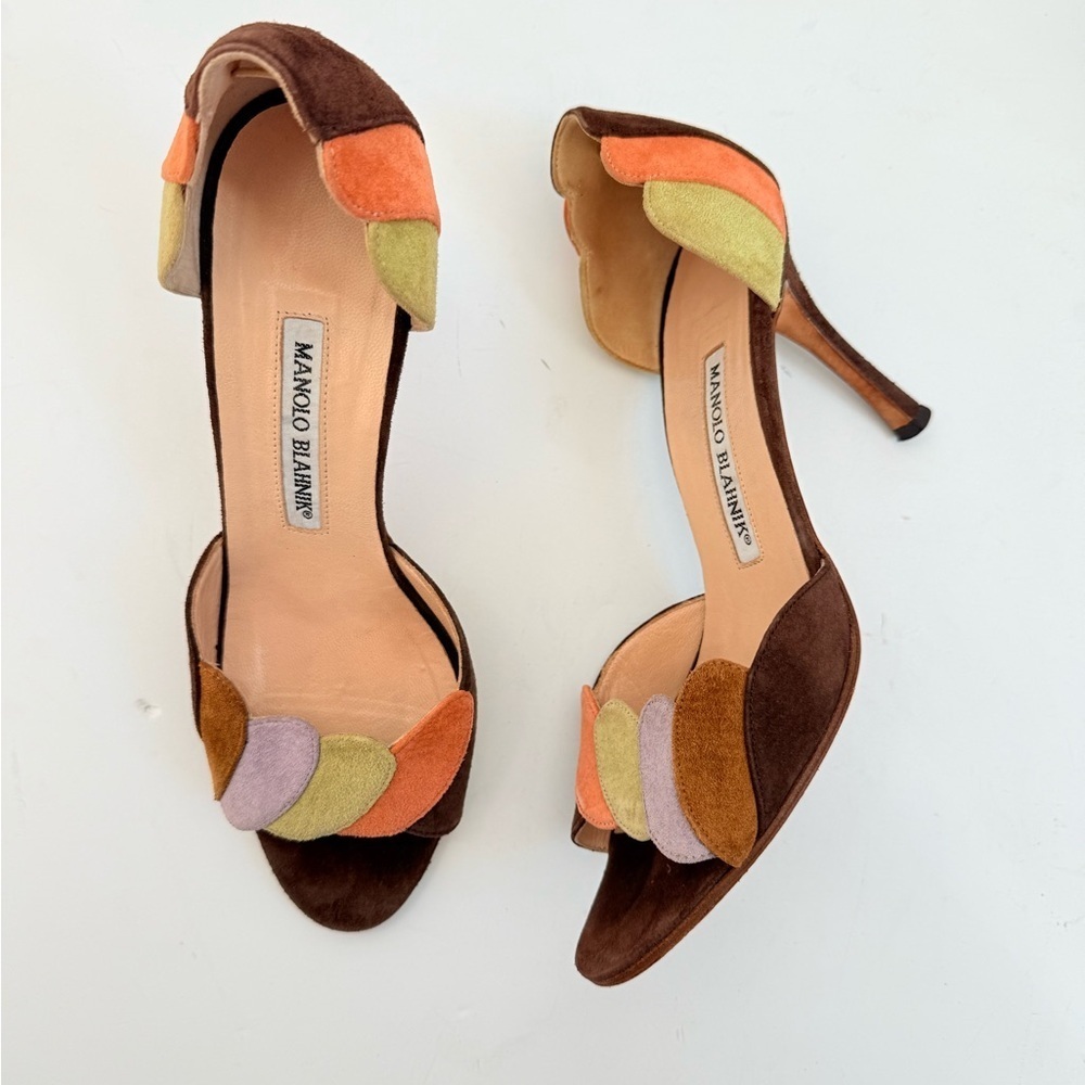 Manolo Blahnik Brown Suede Scalloped Multicolor Appliqué peep Toe heels EU 36.5